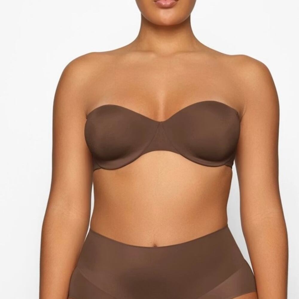 SKIMS Smoothing Intimates Unlined Strapless Bra – 32B - Picture 2 of 4